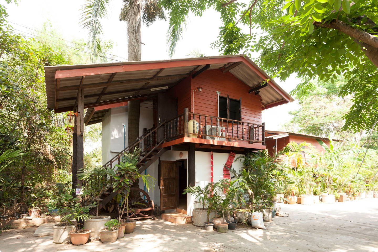 บ้านสองชั้น กึ่งปูนกึ่งไม้ บรรยกาศอบอุ่นแบบบ้านไทยต่างจังหวัด