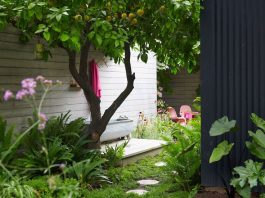 ห้องอาบน้ำในสวน กลางแจ้ง