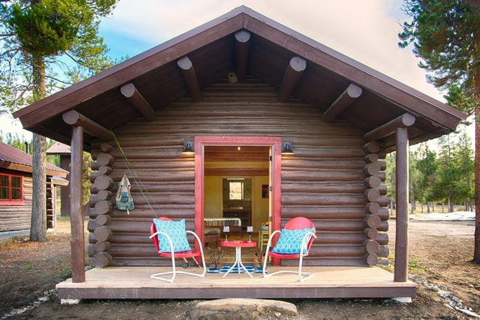small-wooden-cottage-house-01 แบบบ้านไม้ สไตล์คอทเทจ ตากอากาศ