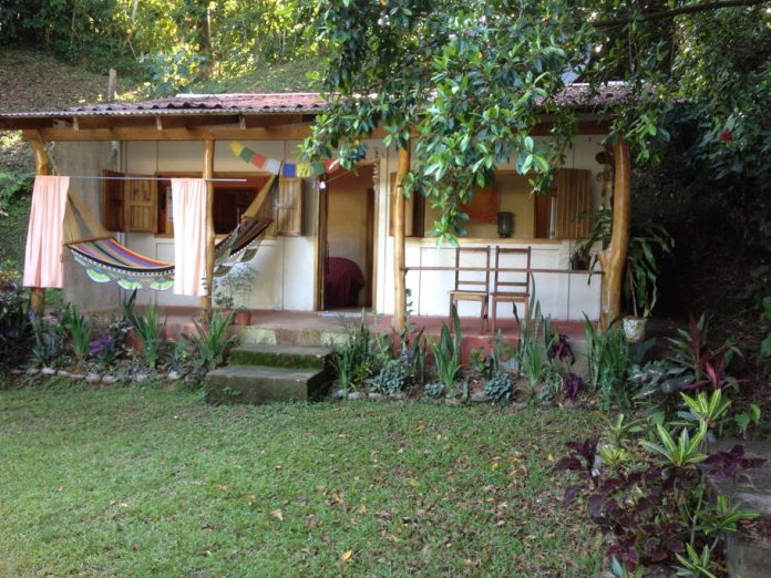Small-Low-Cost-House-01 แบบบ้านหลังเล็ก บรรยากาศอบอุ่น ต้นทุนต่ำหลักแสนต้น ๆ