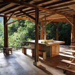 wooden-platform-cottage-in-natural-gardens-02