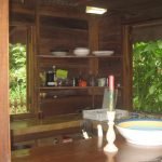 rustic-bungalow-situated-in-the-tropical-jungle-09