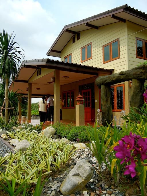 Contemporary Thai house design, decorated with a beautiful garden, suitable for a large family.