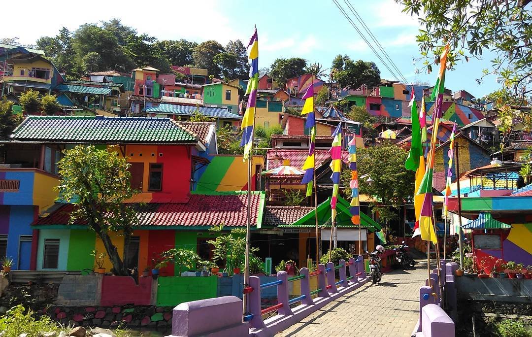 หมู่บ้านสีรุ้ง Kampung Pelangi, อินโดนีเซีย
