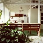 peaceful-house-surrounded-by-tropical-gardens-03