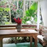 peaceful-house-surrounded-by-tropical-gardens-04