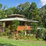 balinese-style-house-right-in-the-middle-of-the-rainforest-18