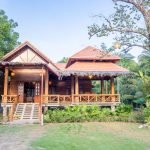 wooden-bungalow-offers-the-comfort-and-luxury-01