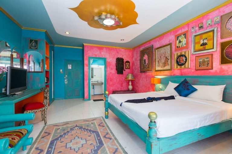 ห้องนอนตกแต่งสไตล์โบฮีเมี่ยน (Bohemian Room) สีสันสวยงาม